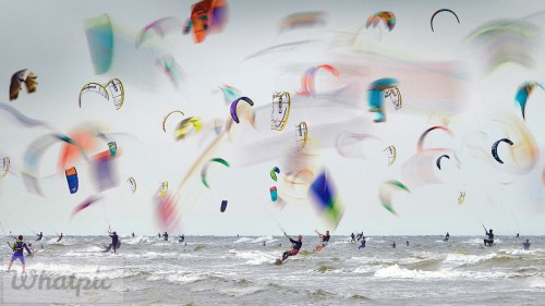 Kitesurfing_EN-US12853179282_1920x1080.jpg