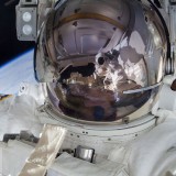 SpacewalkSelfie_EN-US10118363891_1920x1080