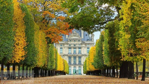 LouvreAutumn EN US7317365962 1920x1080