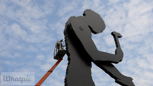 HammeringMan_EN-US4359081607_1920x1080.jpg